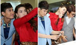 Hà Hồ chu mỏ, nghiêng đầu post ảnh 'xì-tin' cùng "gà" cưng